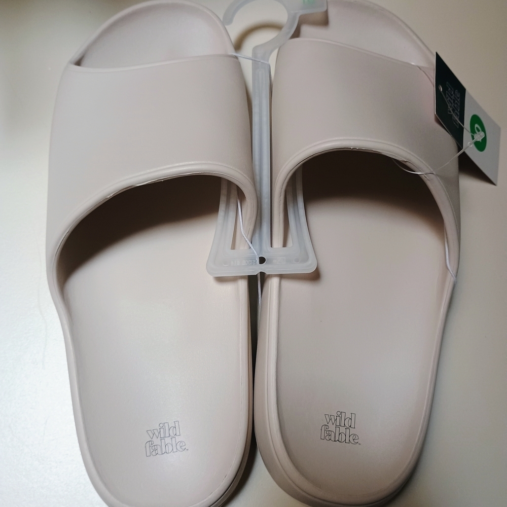 Wild Fable Women's Cream Slide Sandals